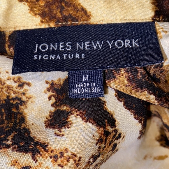 Jones New York signature silk button- down shirt. Animal print size M - Picture 5 of 6